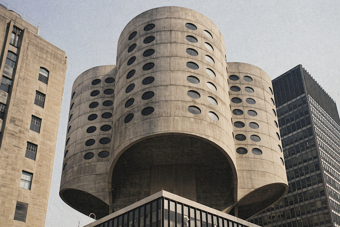 The curving concrete forms of the Prentice Women's Hospital in Chicago