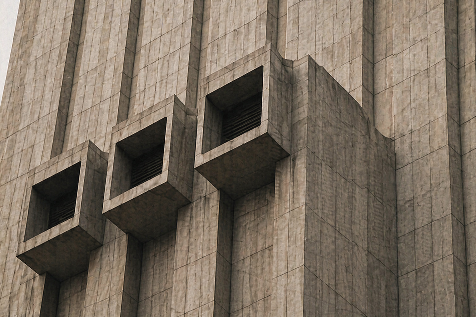 Gaping protrusions on 33 Thomas Street in NYC