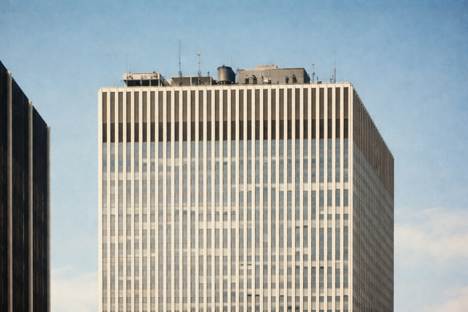 Flat rooflines A close up of the flat roofline of an International Style building