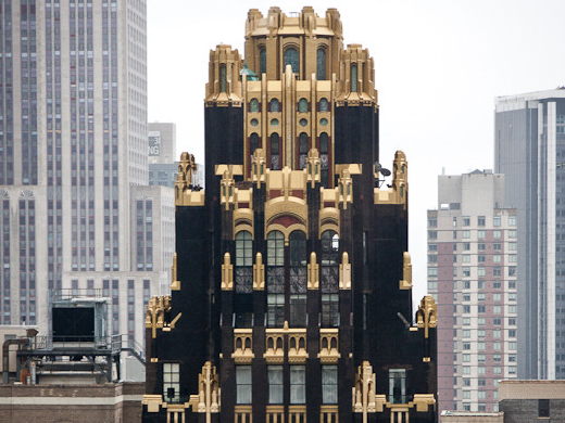Rectangular crown of an Art Deco building