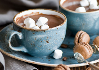 Hot chocolate in blue mugs with marshmallows