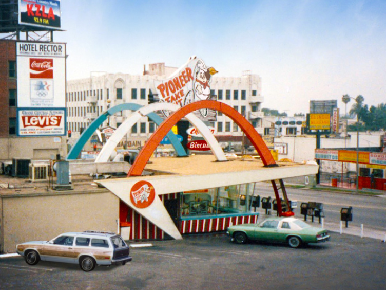 Parabolic arches and angled roof of a Pioneer Chicken in Los Angeles, CA | Goon Holler | Pinterest